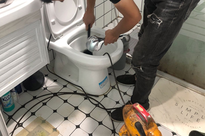 蜀山马桶堵塞自己疏通还是找师傅?专业上门服务让你省时更省心